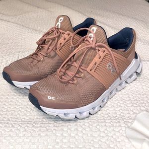 On cloudswift shoes women’s size 9
